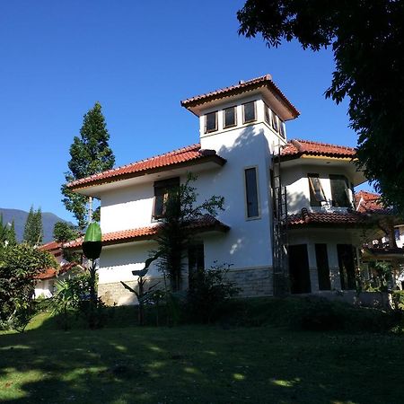 Villa Sabrina Bumi Ciherang Panjaweujan Екстер'єр фото