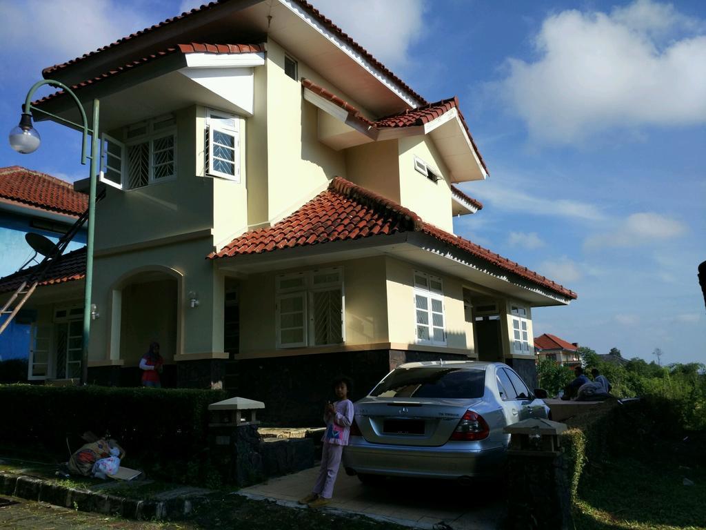 Villa Sabrina Bumi Ciherang Panjaweujan Екстер'єр фото